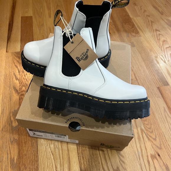 Dr. Martens Shoes - Dr. Martens Size 6